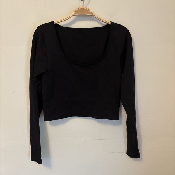 Athleta Tops - Athleta Aurora Crop Top Seamless Ribbed Long‎ Sleeve Shirt M Black